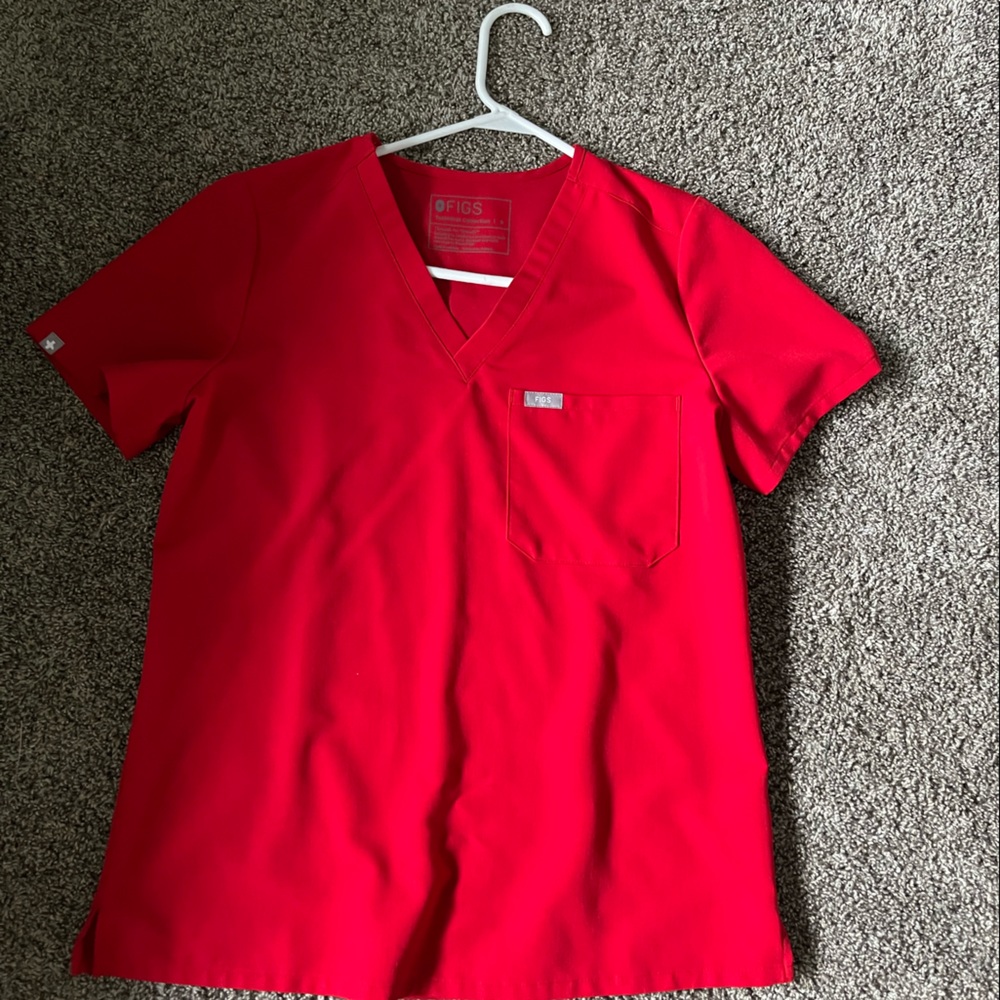 Small Catarina one-pocket scrub top- red